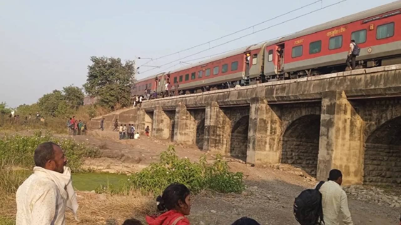 Jalgaon Train Tragedy