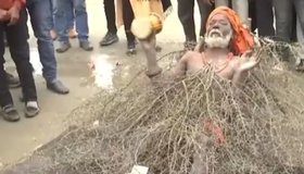 Maha Kumbh 2025: ಇವರು ‘ಕಾಂಟೇ ವಾಲೇ ಬಾಬಾʼ- ಮುಳ್ಳುಗಳೇ ಇವರ ಹಾಸಿಗೆ!