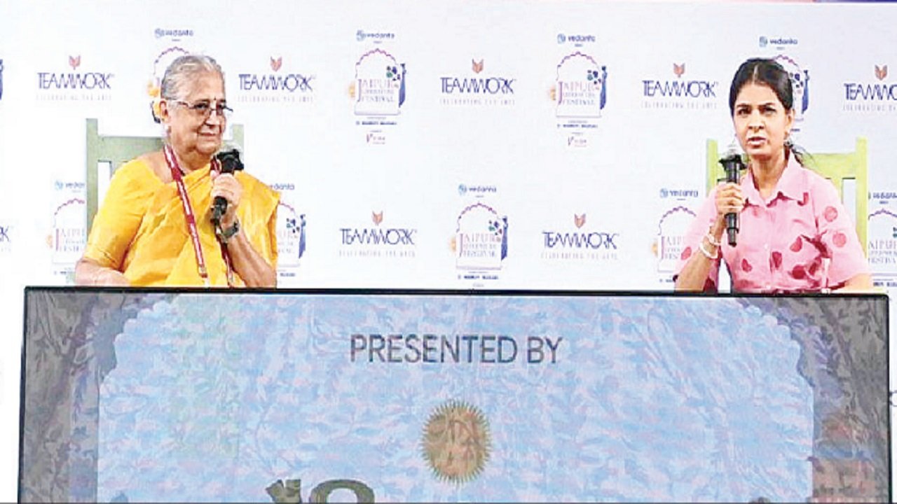 Sudha Murthy and daughter ok