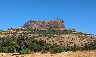 ಮಗುವಿಗಾಗಿ ಕಂದಕ ಹಾರಿದ ಧೀರ ತಾಯಿ ಹೀರಾ