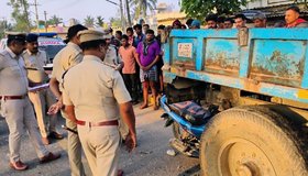 Bike Accident: ಟ್ರ್ಯಾಕ್ಟರ್‌ಗೆ ಬೈಕ್‌ ಗುದ್ದಿ ಮೂವರು ಬೈಕ್ ಸವಾರರು ಸ್ಥಳದಲ್ಲೇ ಸಾವು