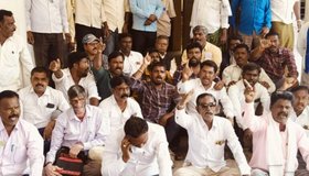 Pavagada Protest: ಪತ್ರಕರ್ತನ ಮೇಲೆ ಹಲ್ಲೆಗೆ ತೀವ್ರ ಖಂಡನೆ; ಆರೋಪಿಗಳಿಗೆ ಕಠಿಣ ಶಿಕ್ಷೆ ವಿಧಿಸಲು ಆಗ್ರಹ