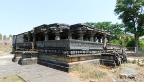 ಬಂದಳಿಗೆ ಅಮ್ಮನಿಗೆ ಪೊಡಮಡುವೆ