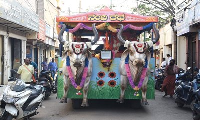 ನಂದಿಯ ಭೋಗನಂದೀಶ್ವರ ದೇವಾಲಯ, ಈಶಾ ಕೇಂದ್ರಕ್ಕೂ ಭೇಟಿ ಪೂಜೆ ಸಲ್ಲಿಕೆ