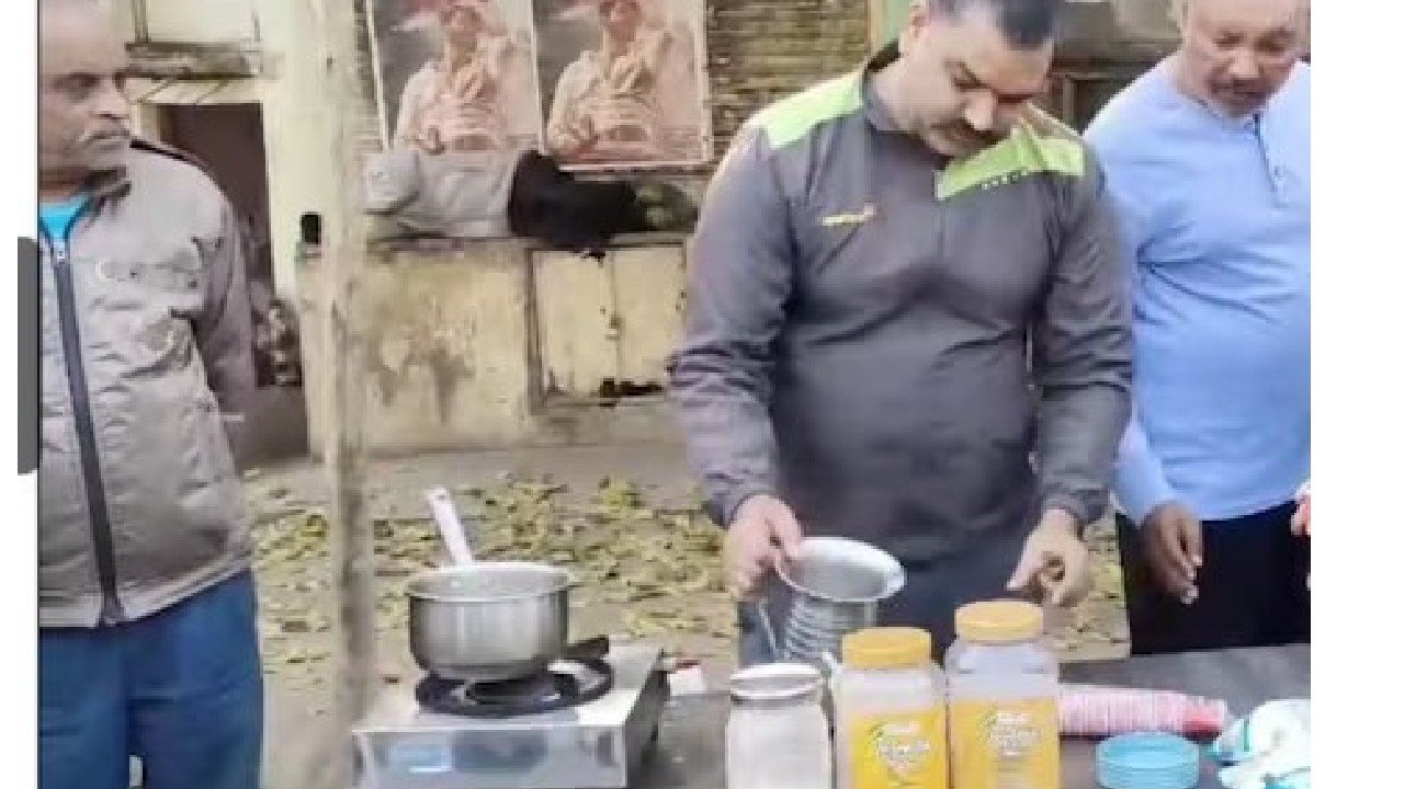 police tea stall viral