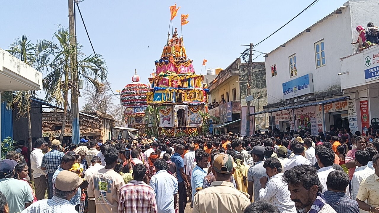 ಹರನಾಮಸ್ಮರಣೆಯಲ್ಲಿ ಮಿಂದೆದ್ದ ಫಲಪುಷ್ಮಗಿರಿವನಗಳ ಸೀಮೆಯ ಜನತೆ