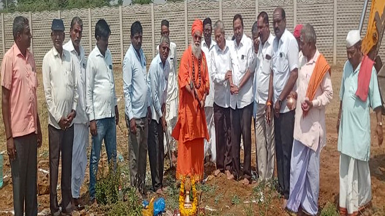 Ramdurg news: ಜಗದ್ಗುರು ರೇಣುಕಾಚಾರ್ಯ ಗುರುಕುಲ ಕಟ್ಟಡ ನಿರ್ಮಾಣಕ್ಕೆ ಭೂಮಿ ಪೂಜೆ