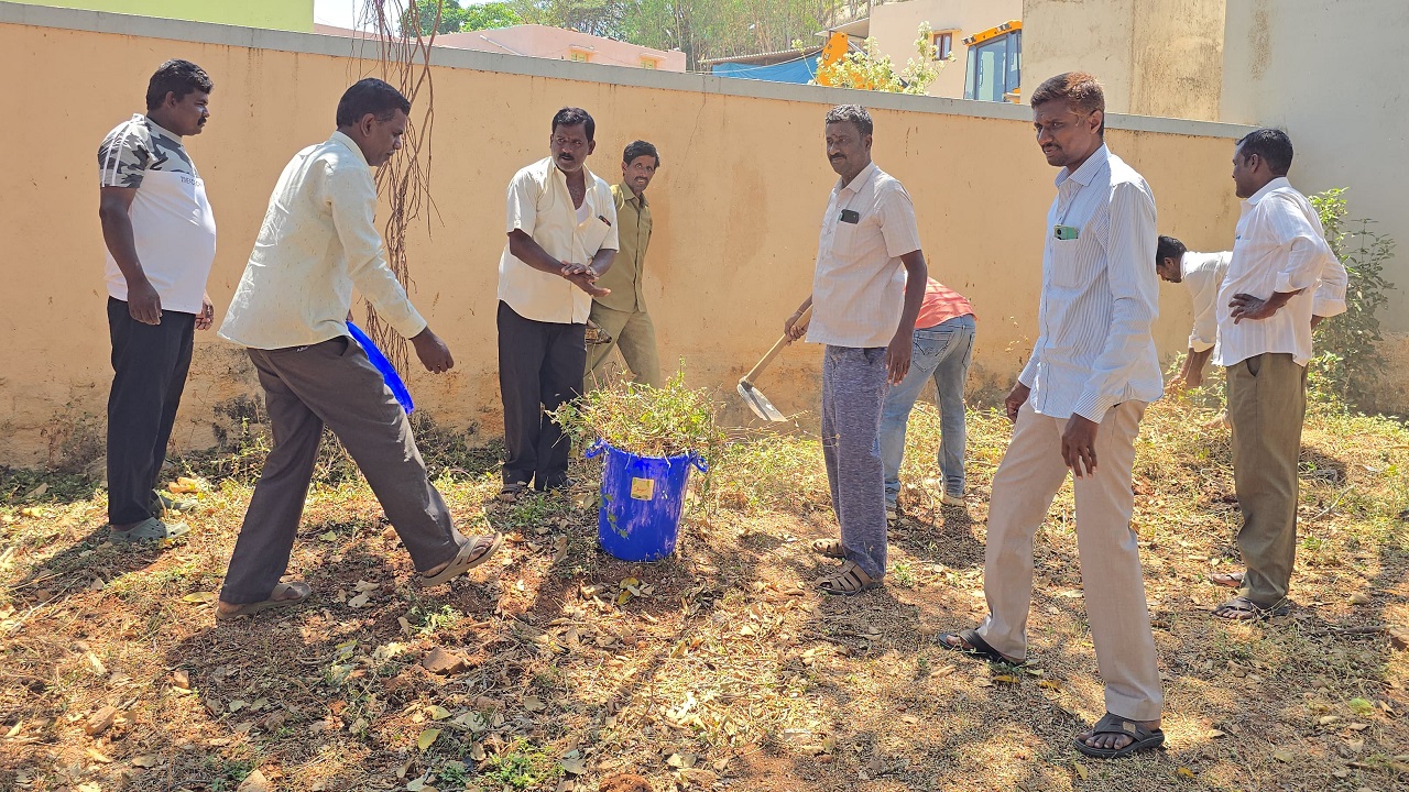 ಸಚಿವರ ಹುಟ್ಟುಹಬ್ಬಕ್ಕೆ ಶಾಲಾವರಣ ಸ್ವಚ್ಛತೆ, ಆರೋಗ್ಯ ತಪಾಸಣೆ ಕಾರ್ಯಕ್ರಮ