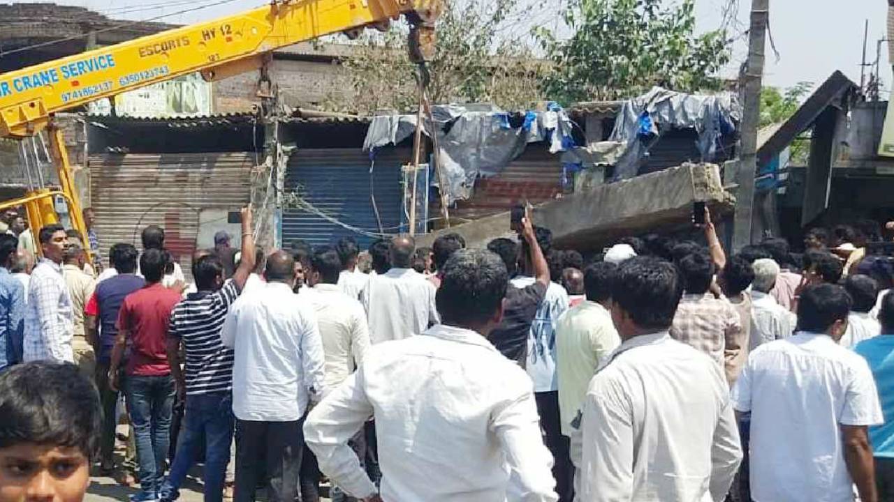 Building collapse: ಬೇಲೂರಿನಲ್ಲಿ ಪಾಳು ಬಿದ್ದ ಕಟ್ಟಡ ಕುಸಿದು ಮೂವರ ಸಾವು