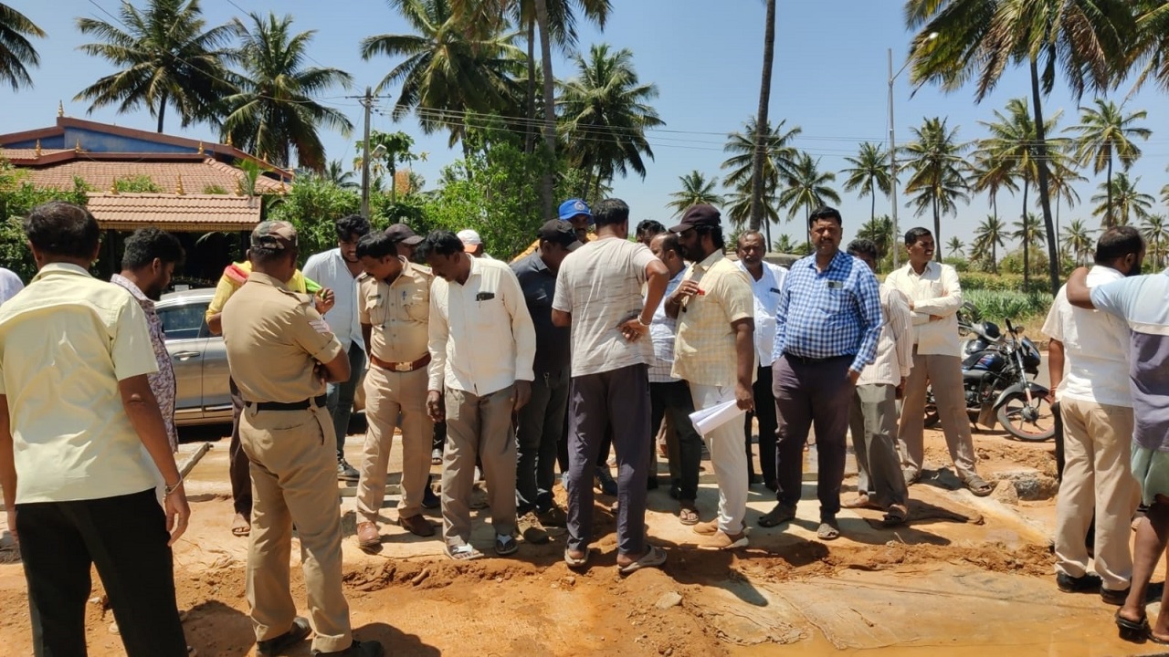 ರಾಜ ಕಾಲುವೆ ಒತ್ತುವರಿ ಆರೋಪ: ಜಂಟಿ ಸರ್ವೆ ಕಾರ್ಯ ನಡೆಸಿದ ಅಧಿಕಾರಿಗಳು