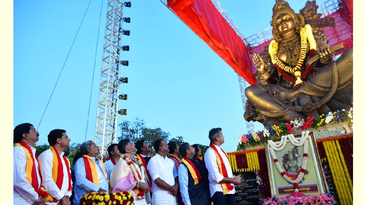 Bhuvaneshwari Statue: ಮುಂದಿನ ದಿನಗಳಲ್ಲಿ ಎಲ್ಲಾ ಸಂಸ್ಥೆಗಳಲ್ಲೂ ಕನ್ನಡ ಬಾವುಟ ಹಾರಾಟ ಕಡ್ಡಾಯ: ಡಿ.ಕೆ. ಶಿವಕುಮಾರ್