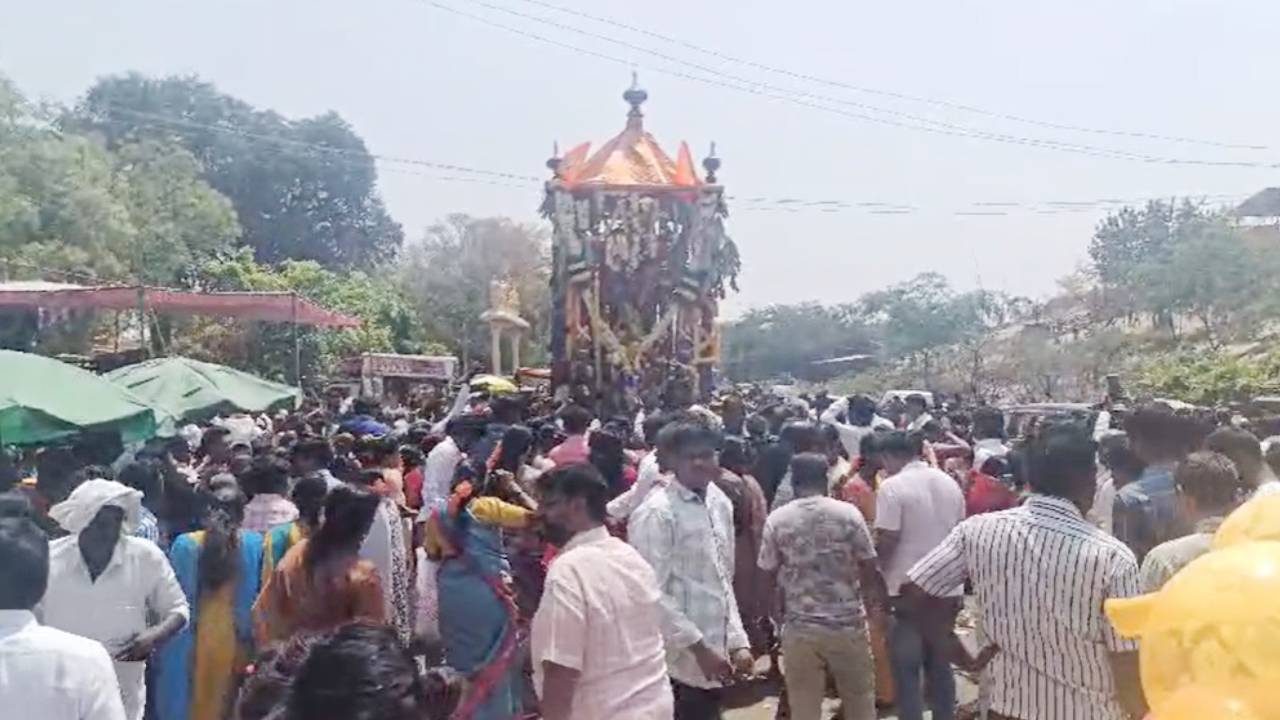 ಅದ್ಧೂರಿಯಾಗಿ ನಡೆದ ಕಣಿವೆ ಲಕ್ಷ್ಮೀ ನರಸಿಂಹಸ್ವಾಮಿ ರಥೋತ್ಸವ