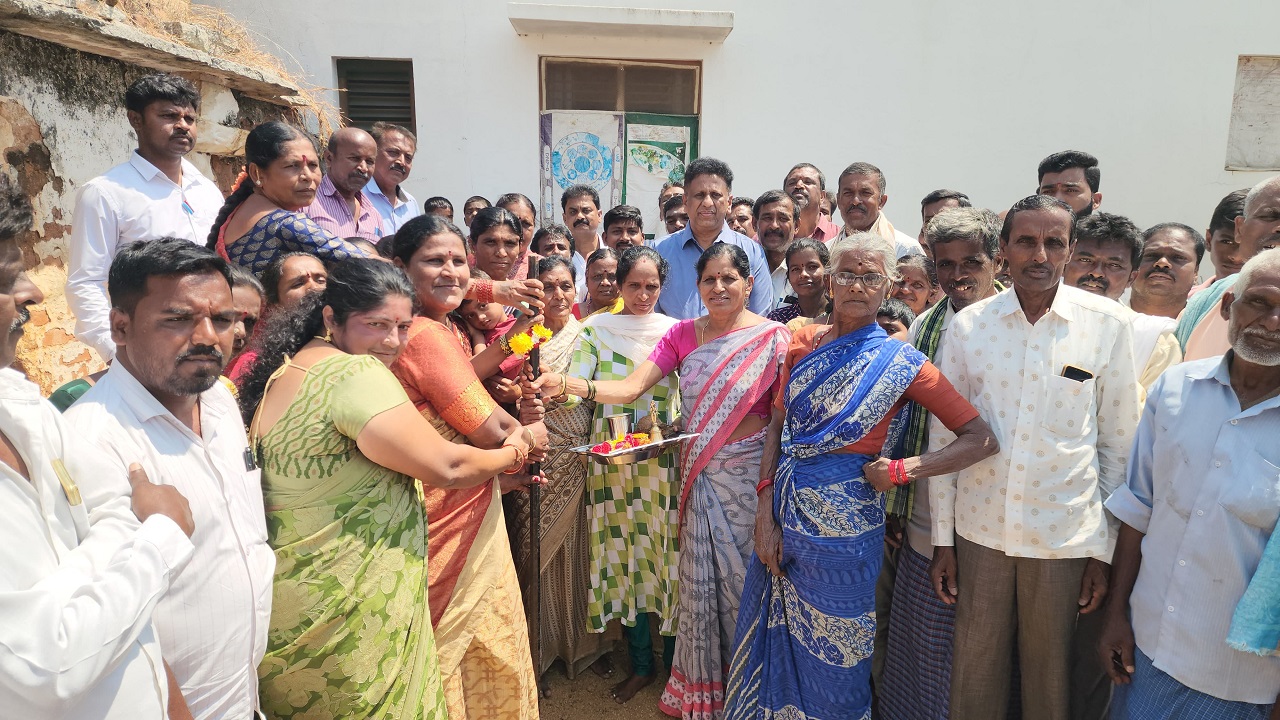 ಬಡವರ ಪರವಾದ ಯೋಜನೆಗಳನ್ನು ನಿಲ್ಲಿಸುವ ಮಾತೇಯಿಲ್ಲ