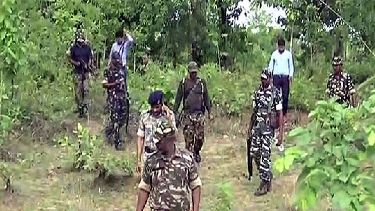 Naxals Encounter: ಭರ್ಜರಿ ಬೇಟೆ; ಎನ್‌ಕೌಂಟರ್‌ನಲ್ಲಿ 2 ನಕ್ಸಲರು ಫಿನೀಶ್‌- ಯೋಧ ಹುತಾತ್ಮ