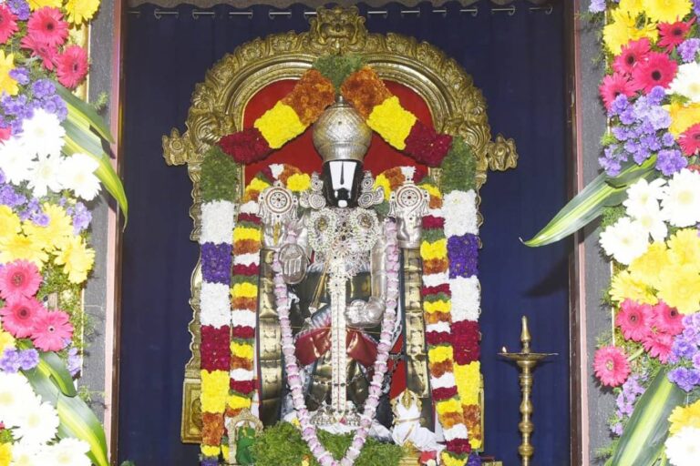 Vaikunta Ekadasi: ಕಲ್ಪತರು ನಾಡಿನಲ್ಲಿ ಅದ್ಧೂರಿ ವೈಕುಂಠ ಏಕಾದಶಿ; ಮೊಳಗಿದ ಗೋವಿಂದ ನಾಮಸ್ಮರಣೆ